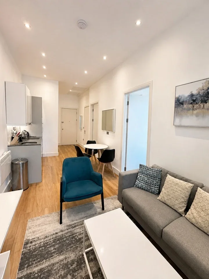 Flat Buckingham Avenue in Slough