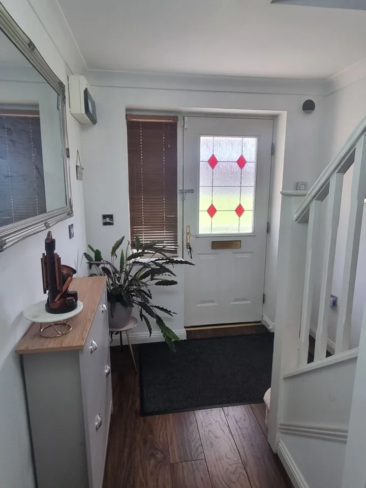 House Lister Avenue in Greater London