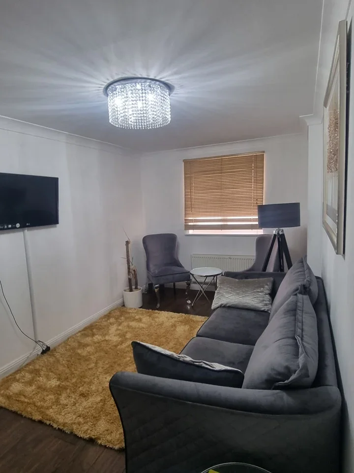 House Lister Avenue in Greater London