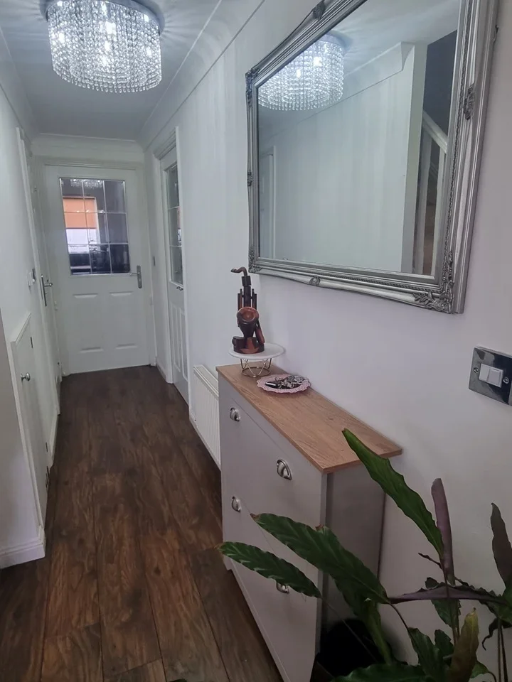 House Lister Avenue in Greater London