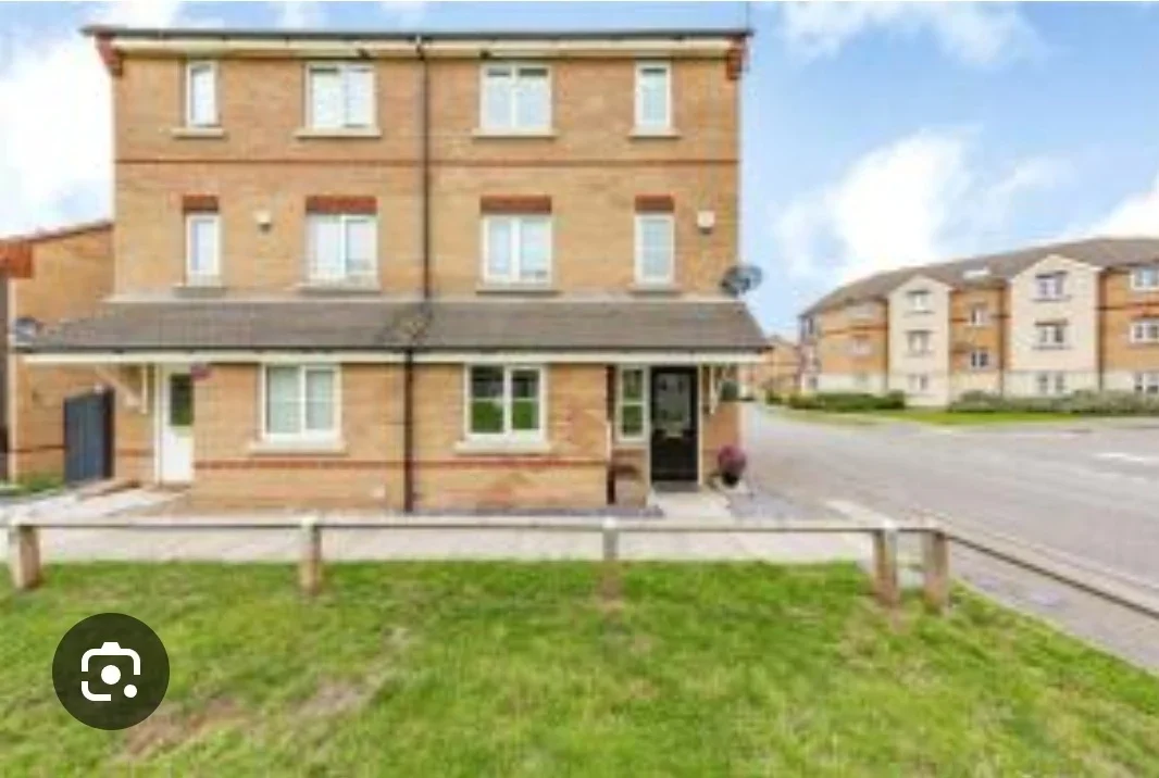 House Lister Avenue in Greater London