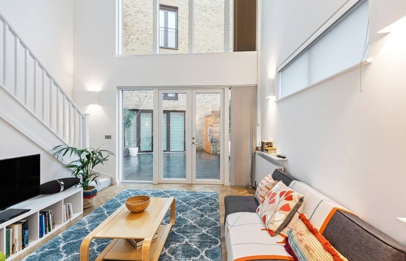 Flat Derny Avenue in Greater London