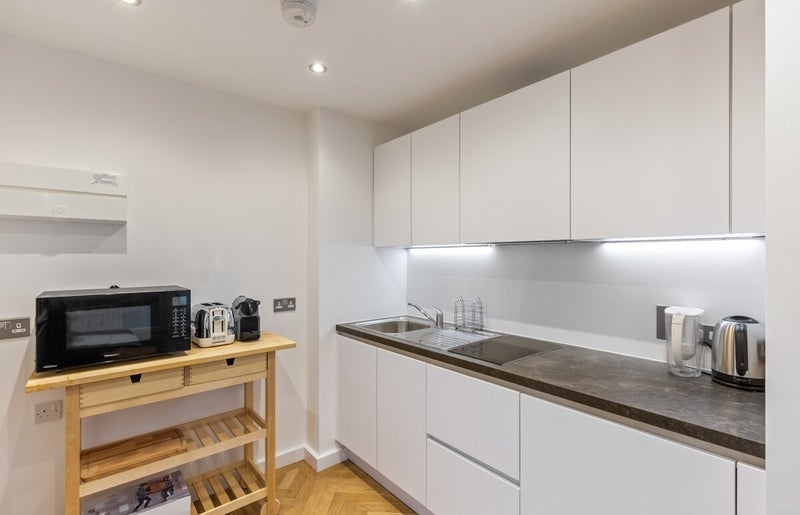 Flat Derny Avenue in Greater London