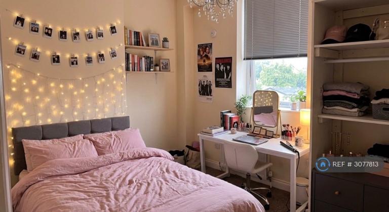 Flat Lily Avenue in Newcastle upon Tyne
