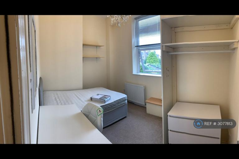 Flat Lily Avenue in Newcastle upon Tyne
