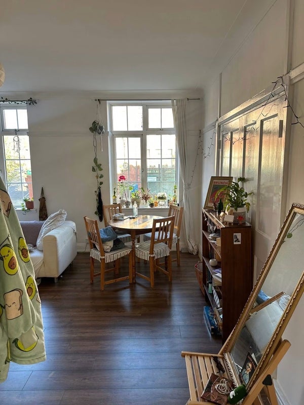 Room Barrhill Road in Greater London