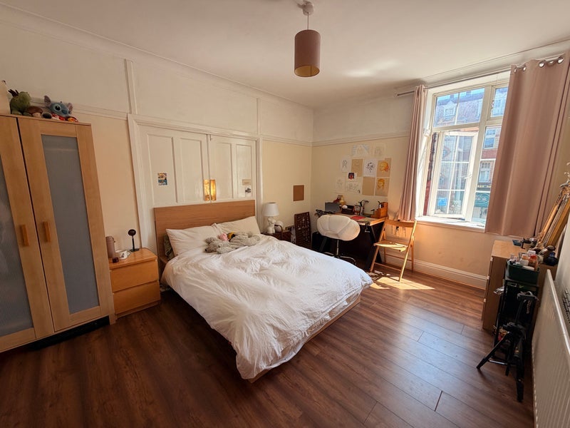 Room Barrhill Road in Greater London