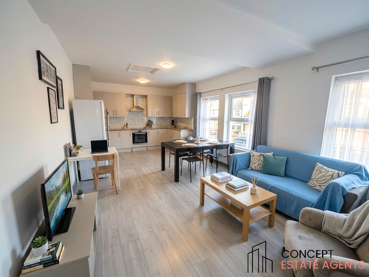 Flat Burntwood Lane in Greater London