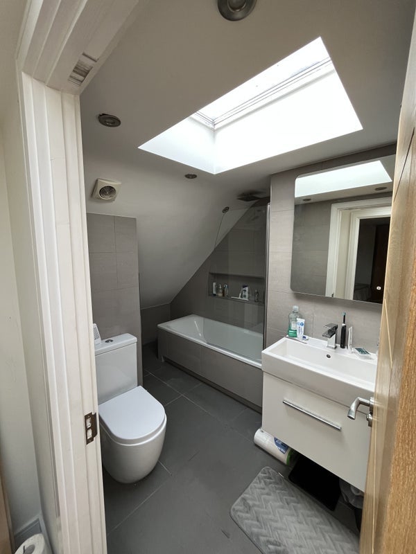 Room The Vale in Greater London