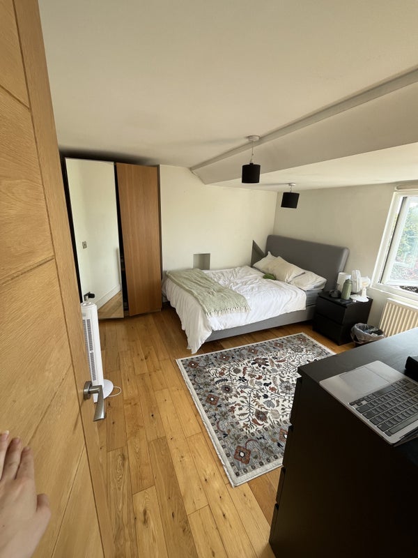 Room The Vale in Greater London