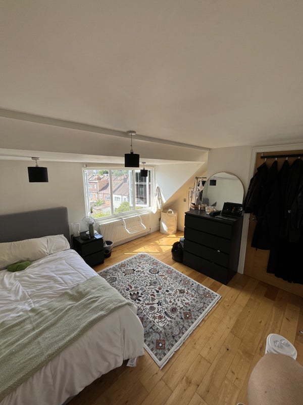 Room The Vale in Greater London