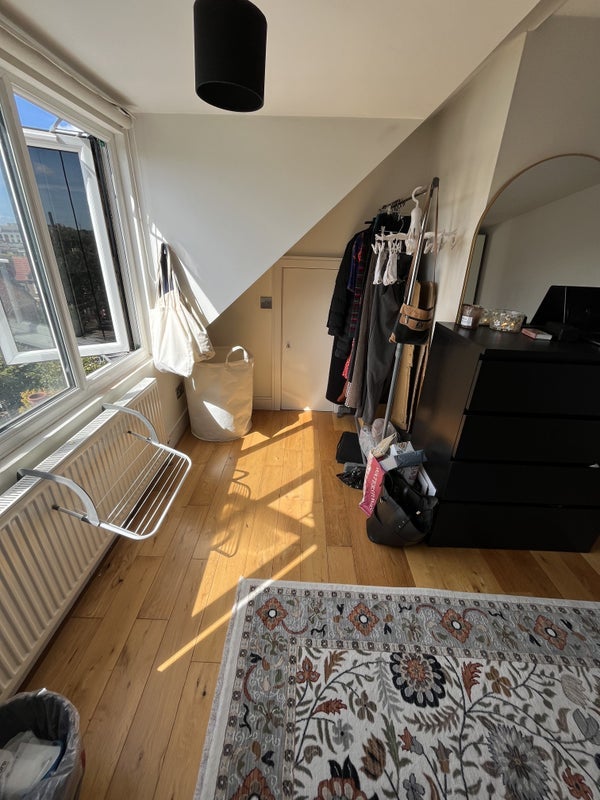 Room The Vale in Greater London