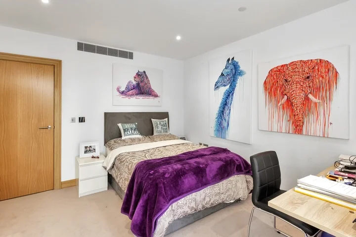 Flat Harrow Road in City of Westminster