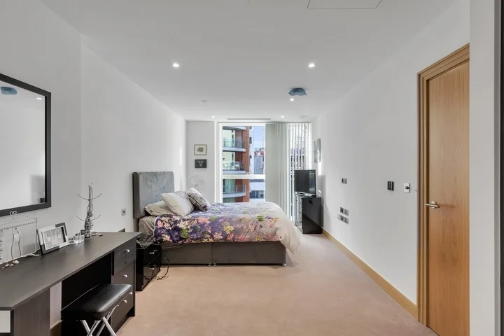 Flat Harrow Road in City of Westminster