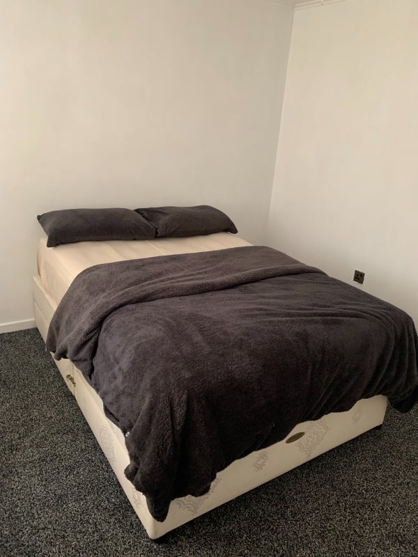 Room Robinson Gardens in Nottingham