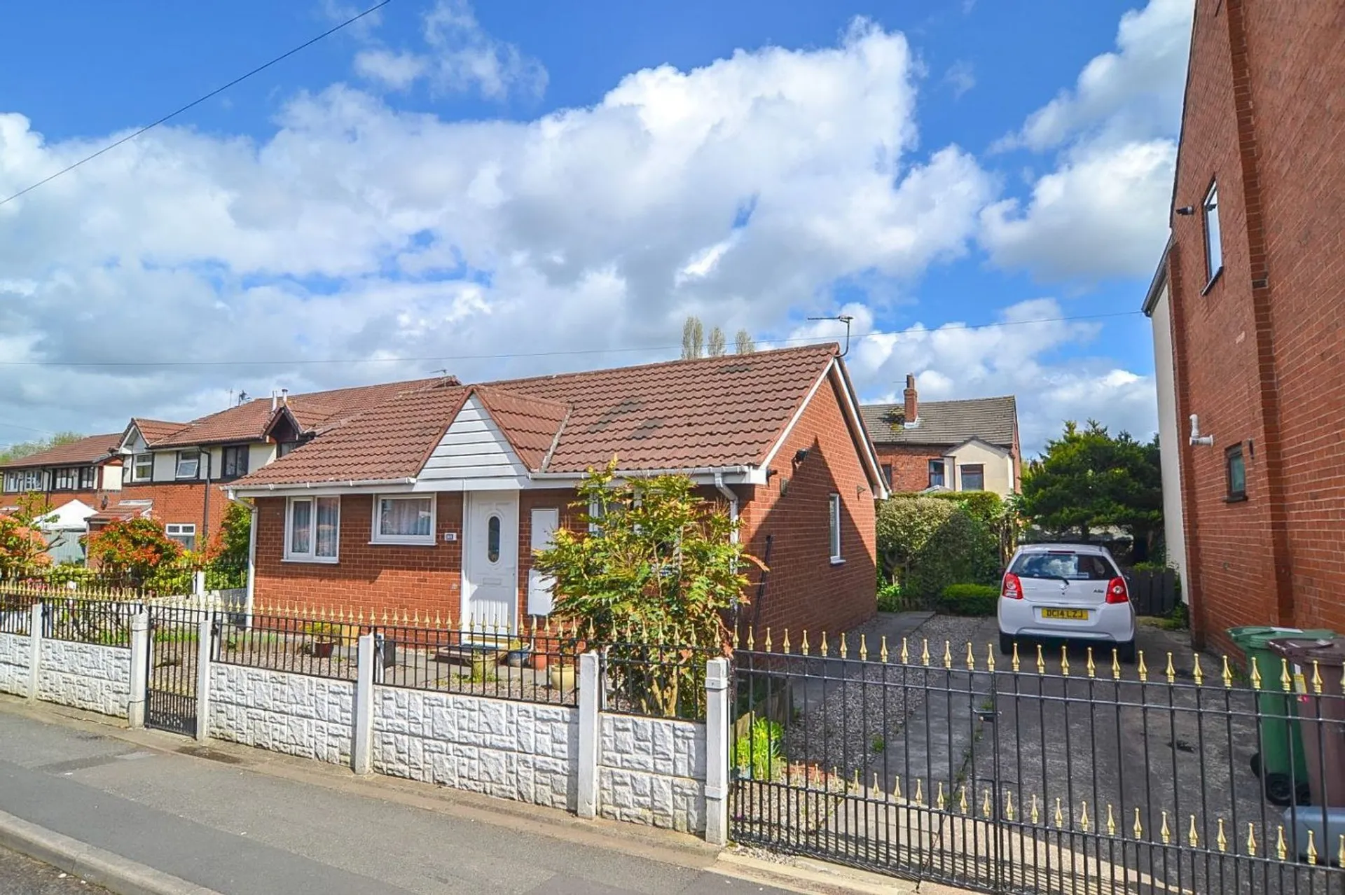 House Hotel Street in Earlestown