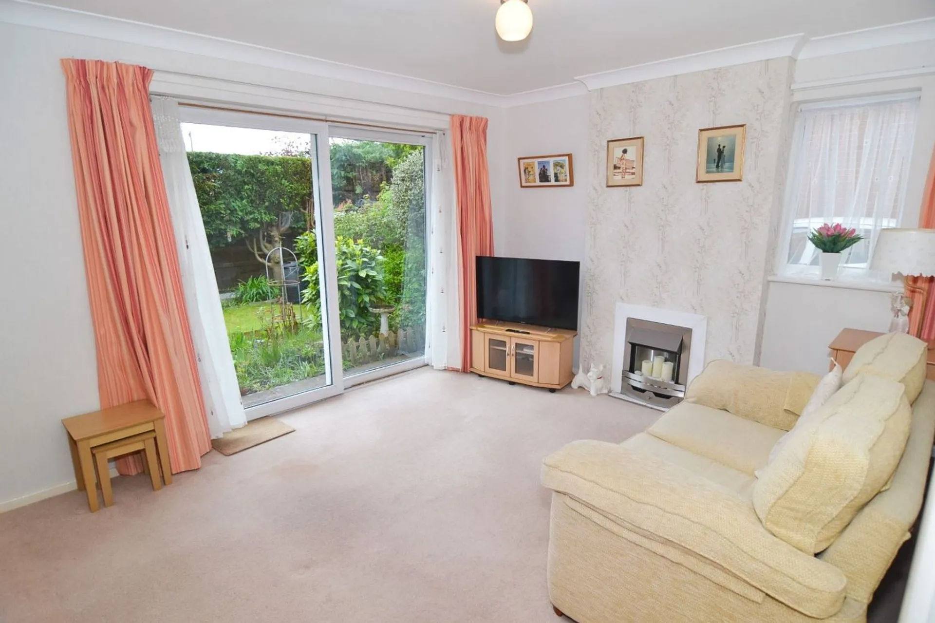 House Hotel Street in Earlestown