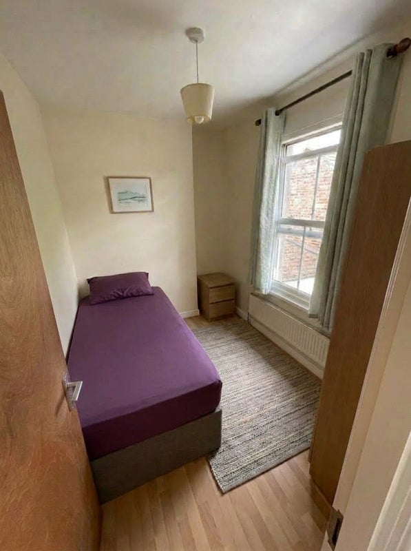 Room Westdown Road in Greater London