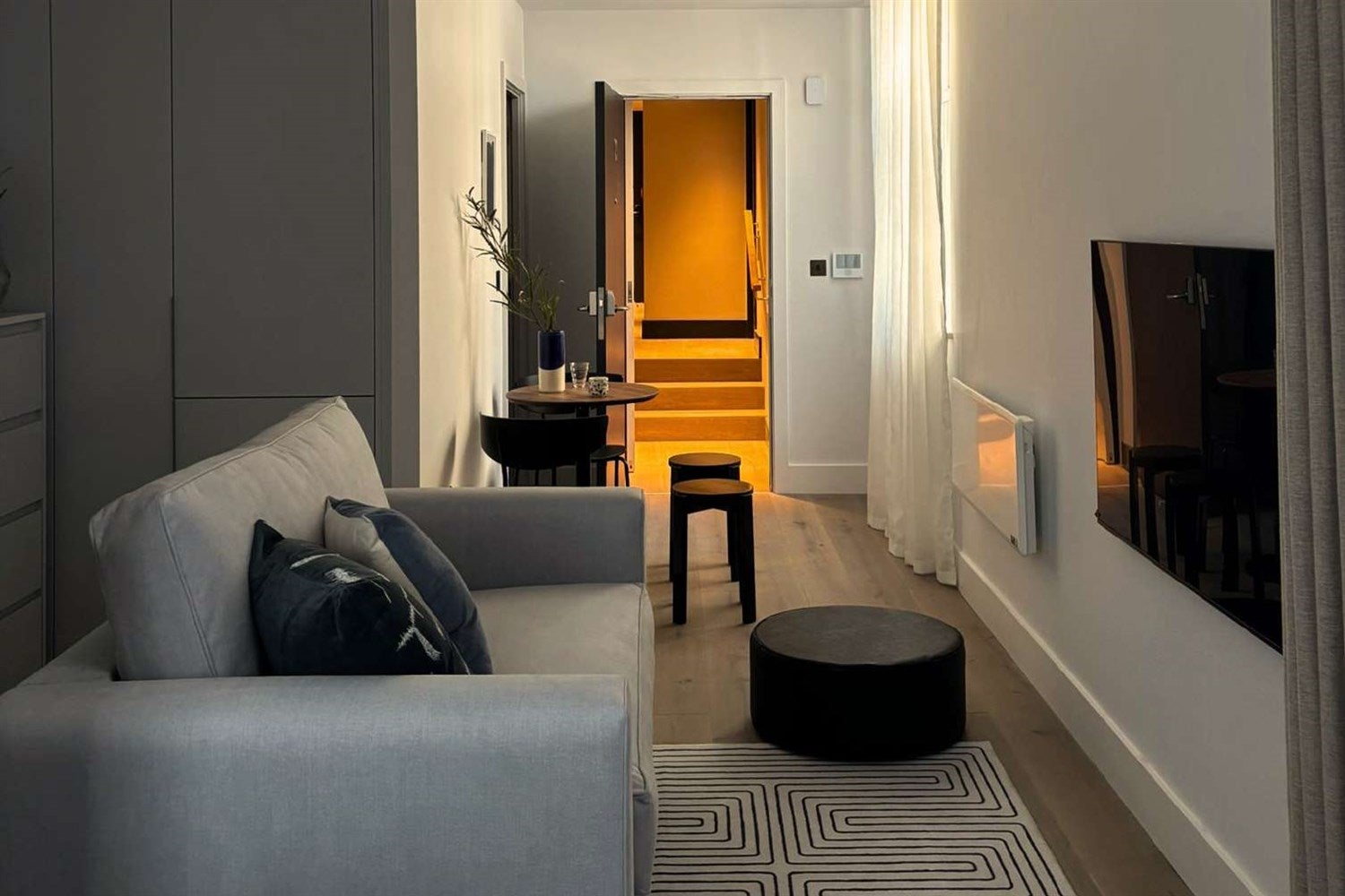 Flat Gloucester Road in Greater London