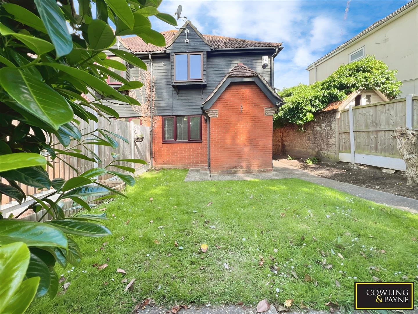 Flat Swan Lane in Wickford