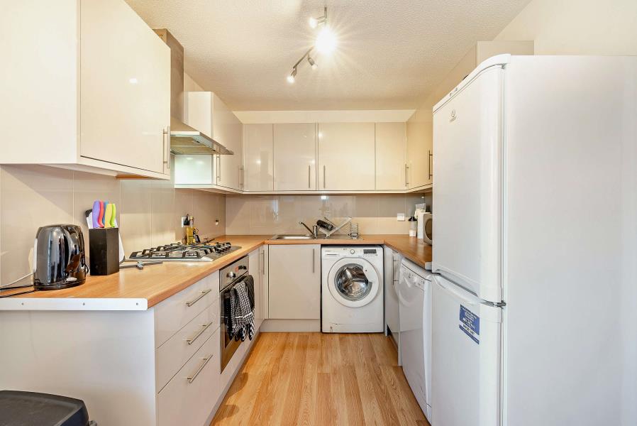 Flat Murray Road in Greater London