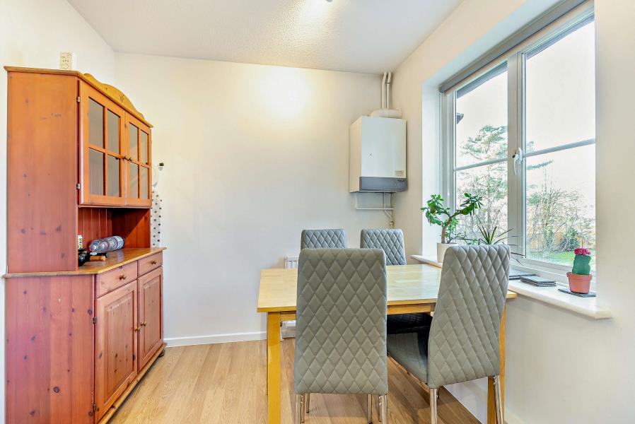 Flat Murray Road in Greater London