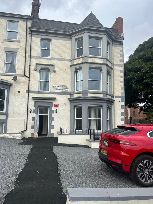 Room Ancrum Street in Newcastle upon Tyne