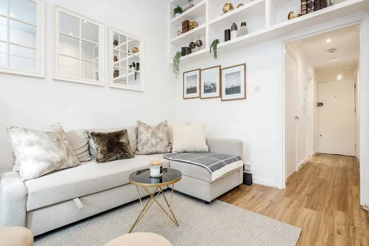 Flat Ladbroke Grove in Greater London