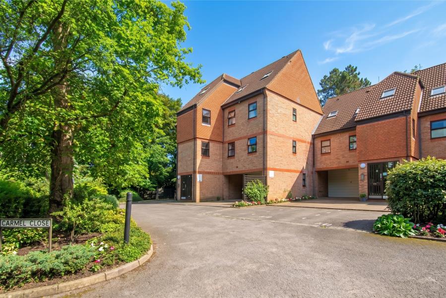 Flat Mount Hermon Road in Woking