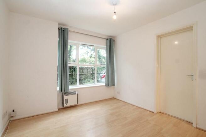 Flat Mount Hermon Road in Woking