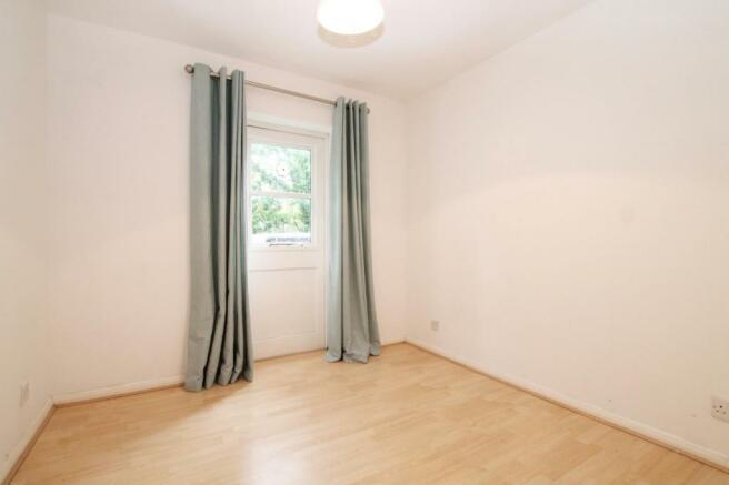 Flat Mount Hermon Road in Woking