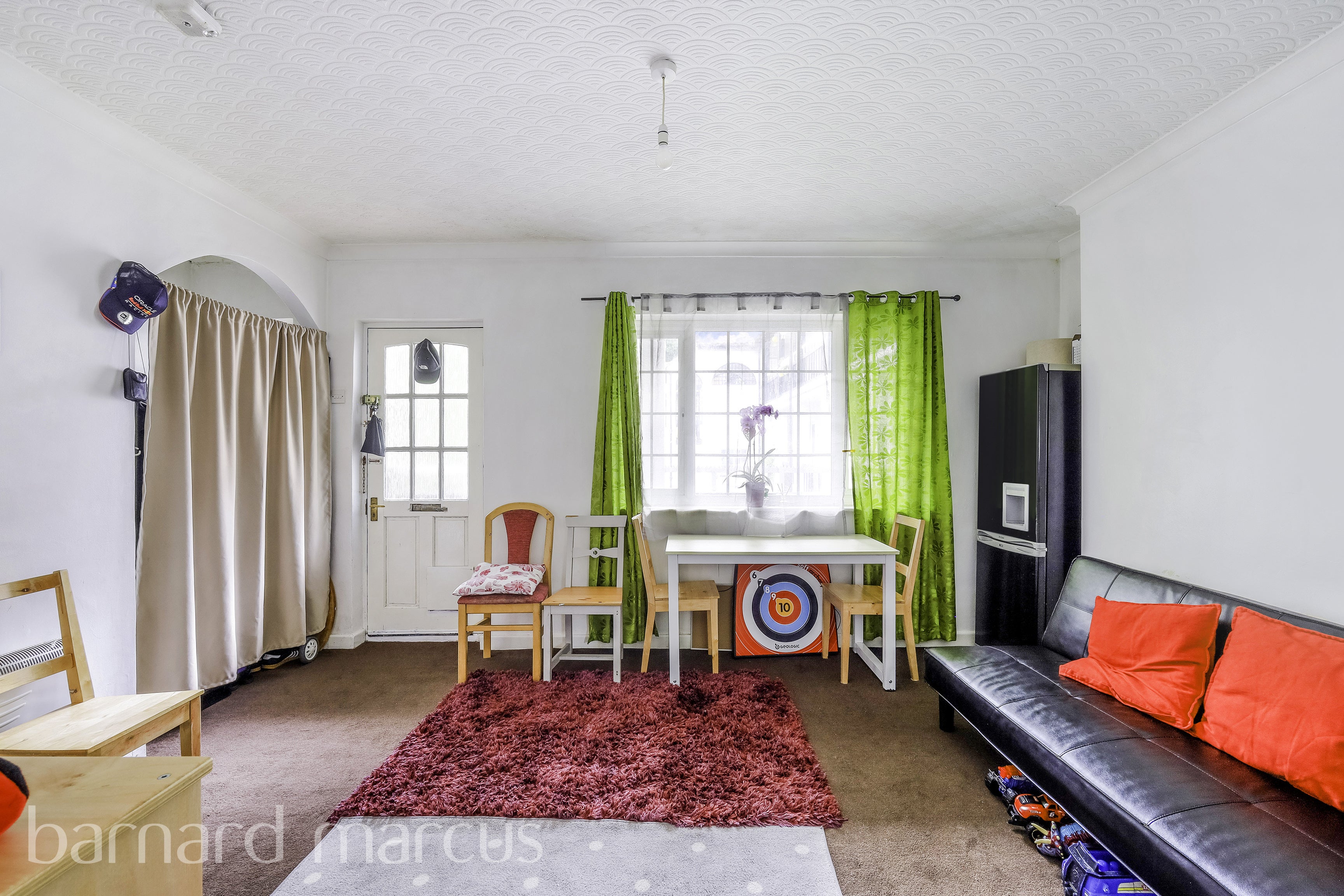 Flat Drummond Gardens in Epsom and Ewell