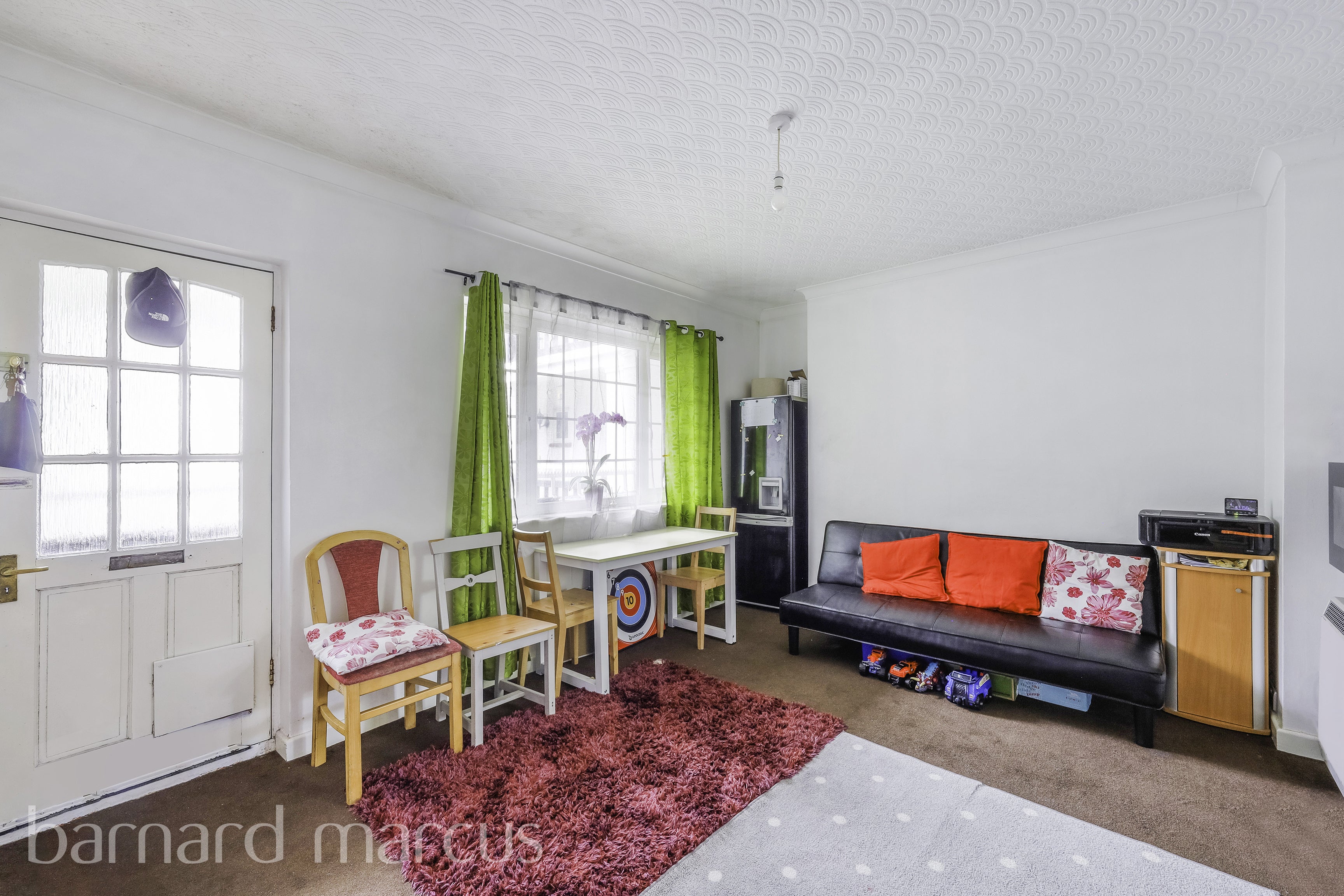 Flat Drummond Gardens in Epsom and Ewell