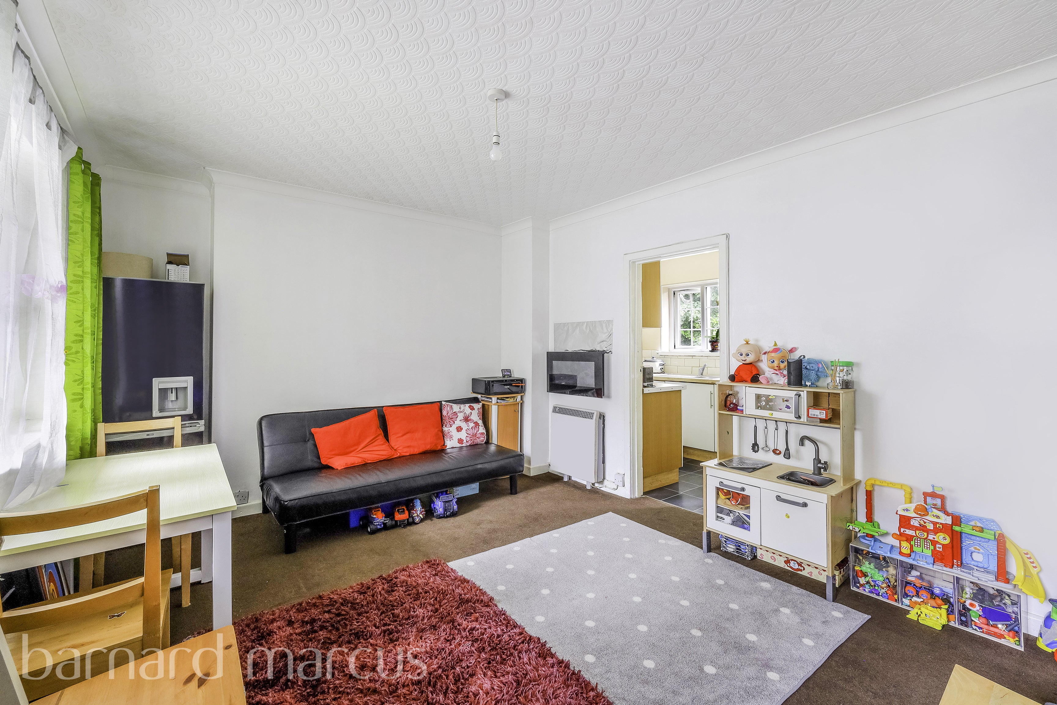 Flat Drummond Gardens in Epsom and Ewell