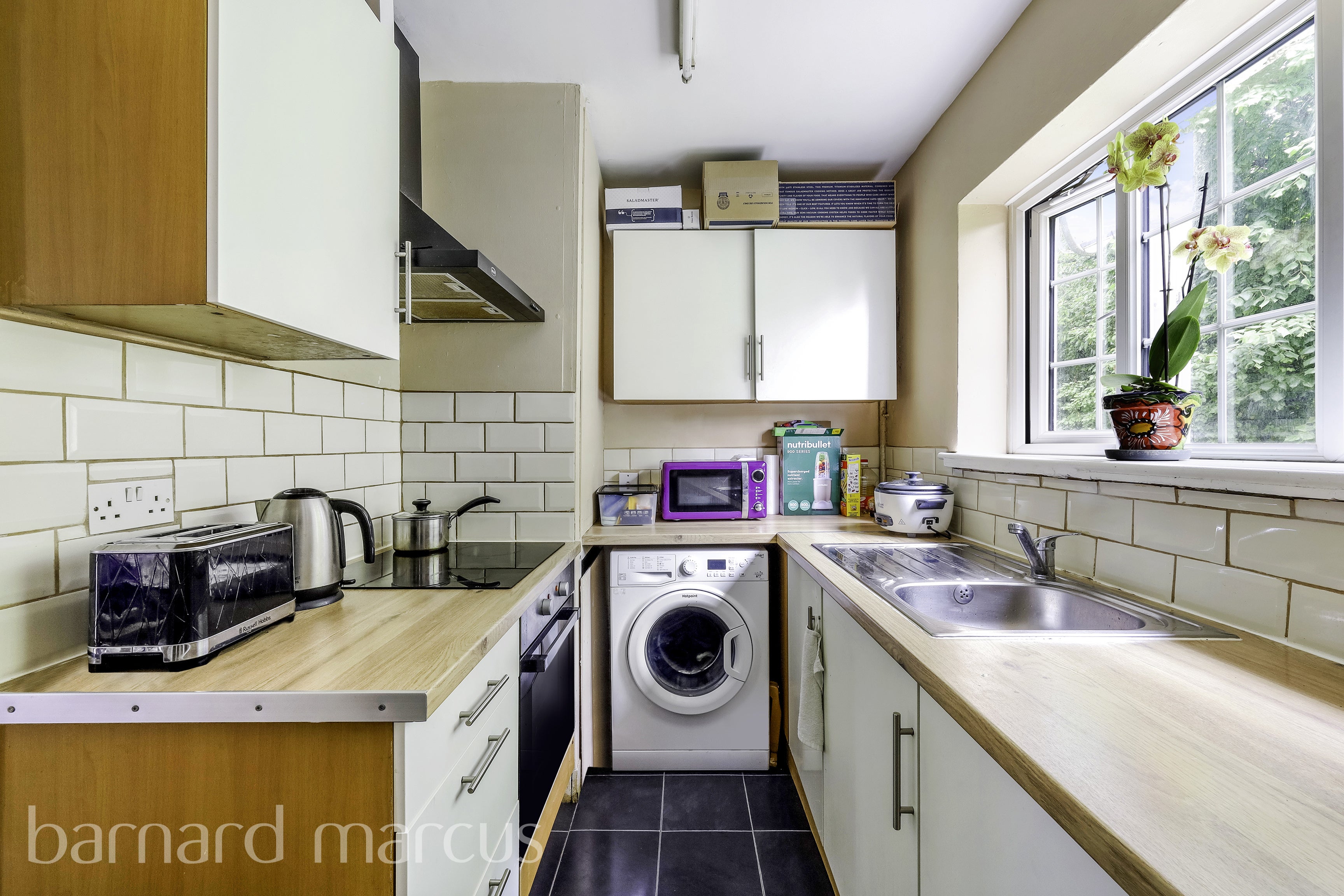 Flat Drummond Gardens in Epsom and Ewell