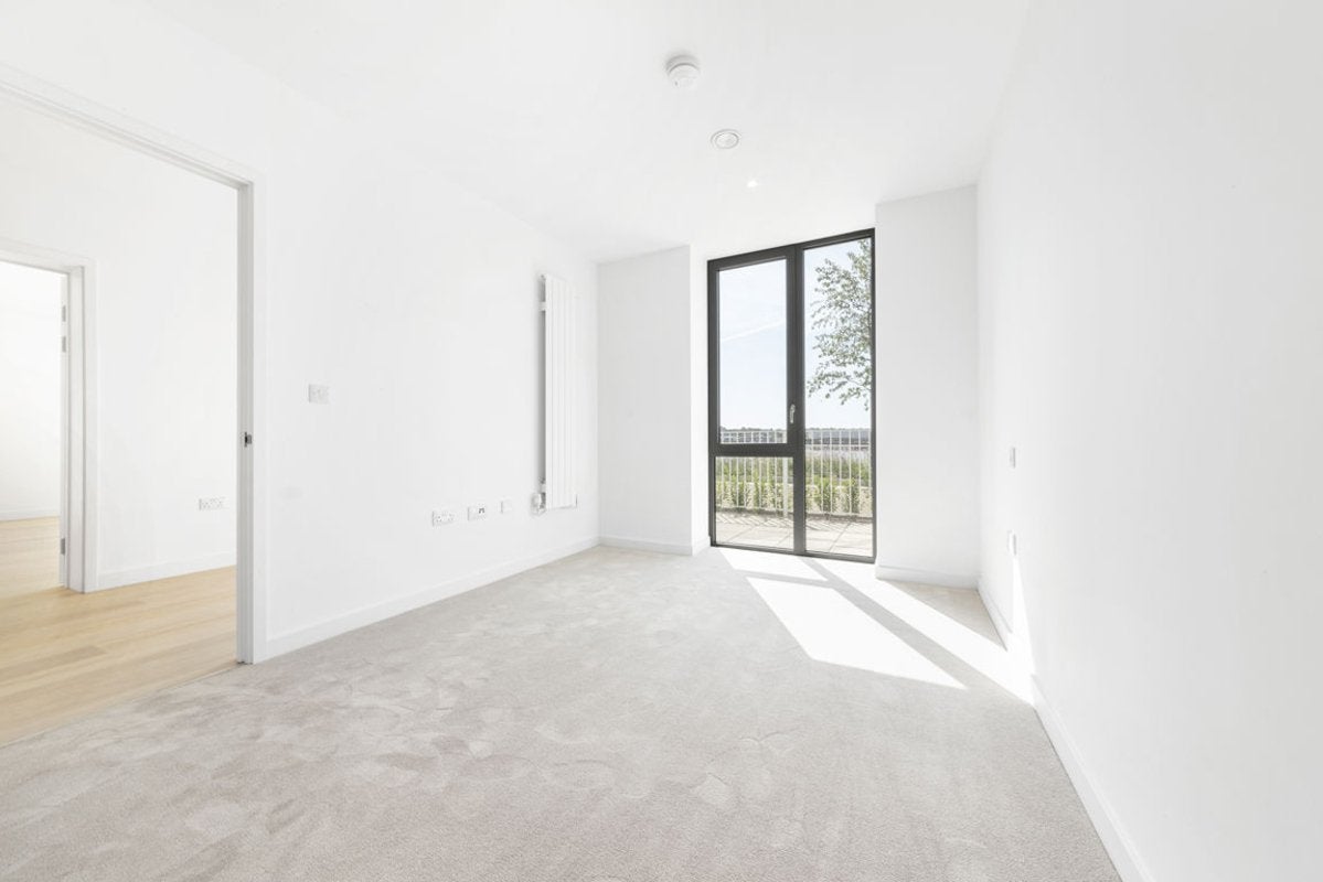 Flat Regalia Close in Greater London
