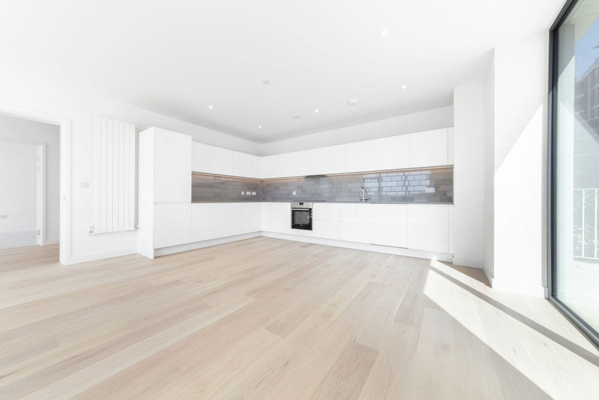 Flat Regalia Close in Greater London