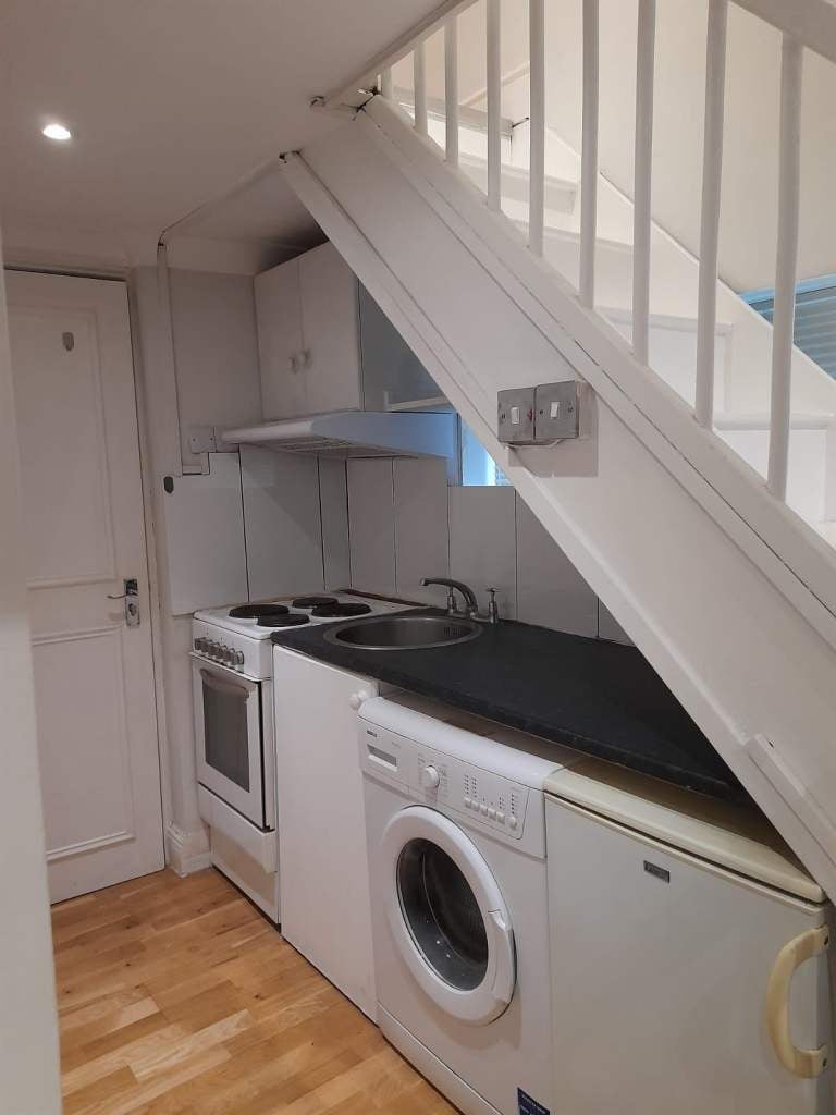 Flat Halston Close in Greater London
