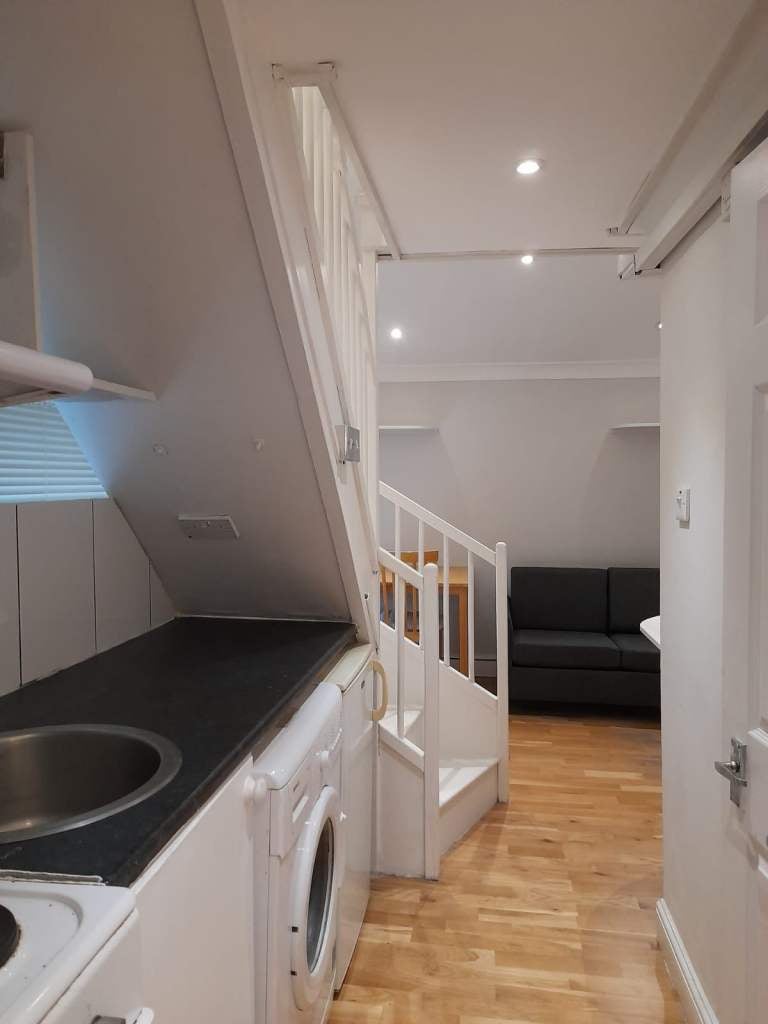 Flat Halston Close in Greater London