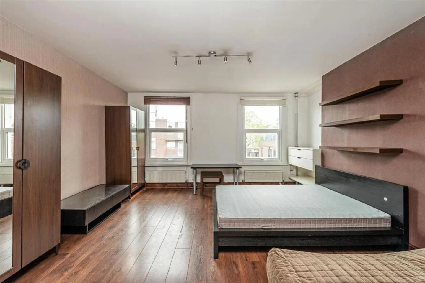Flat Malden Road in Greater London