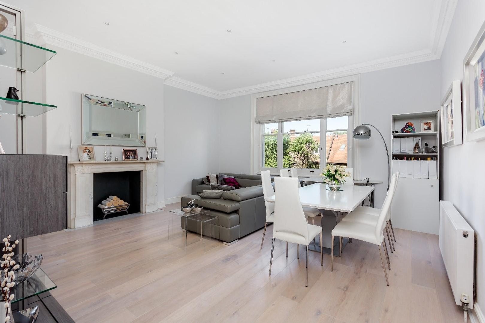 Flat Belsize Park in Greater London