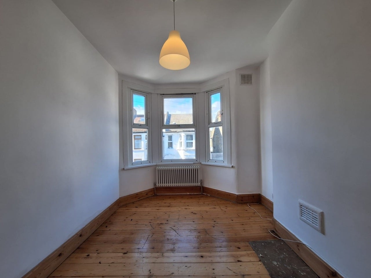 Flat Cheshunt Road in Greater London