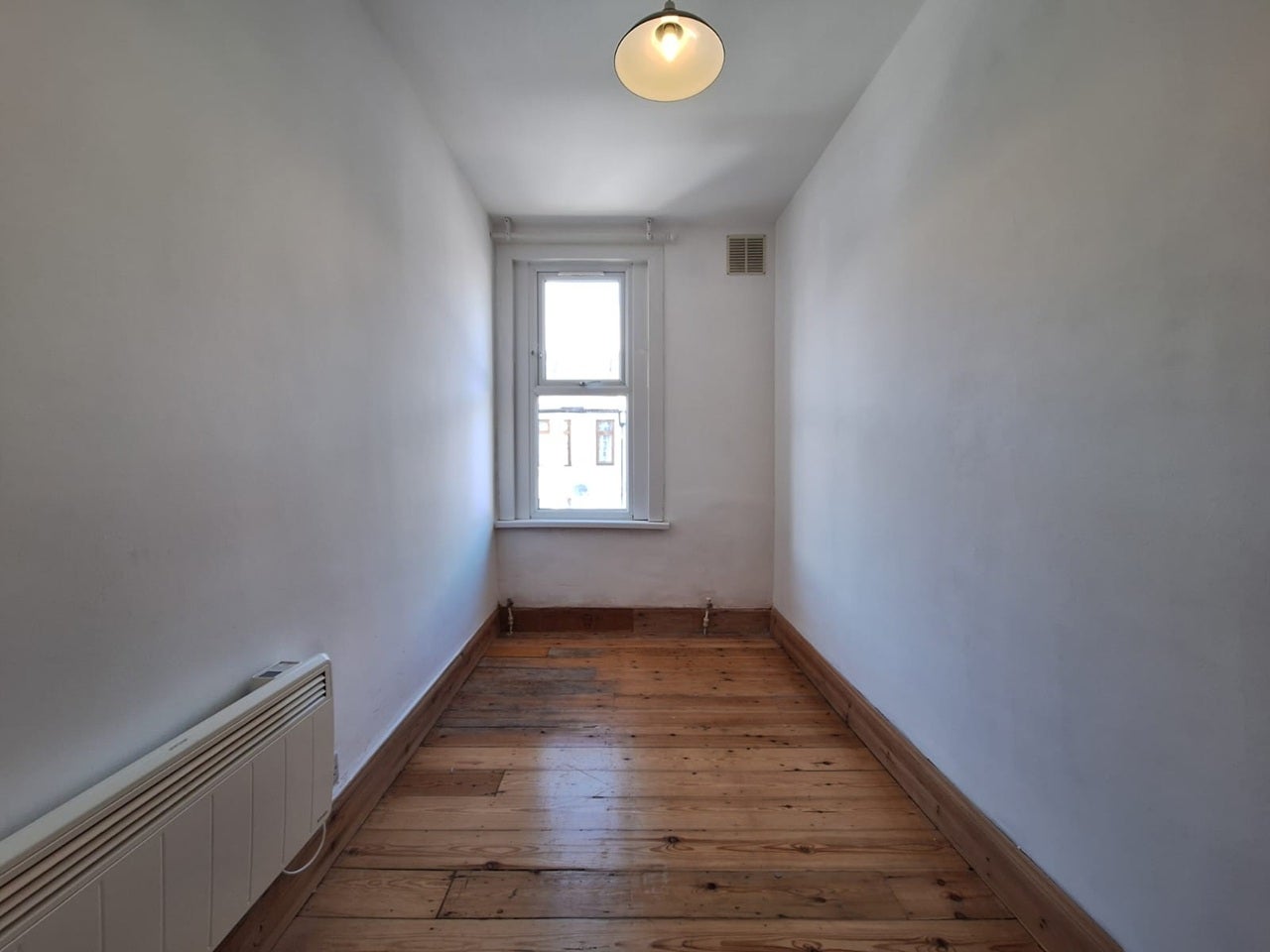 Flat Cheshunt Road in Greater London