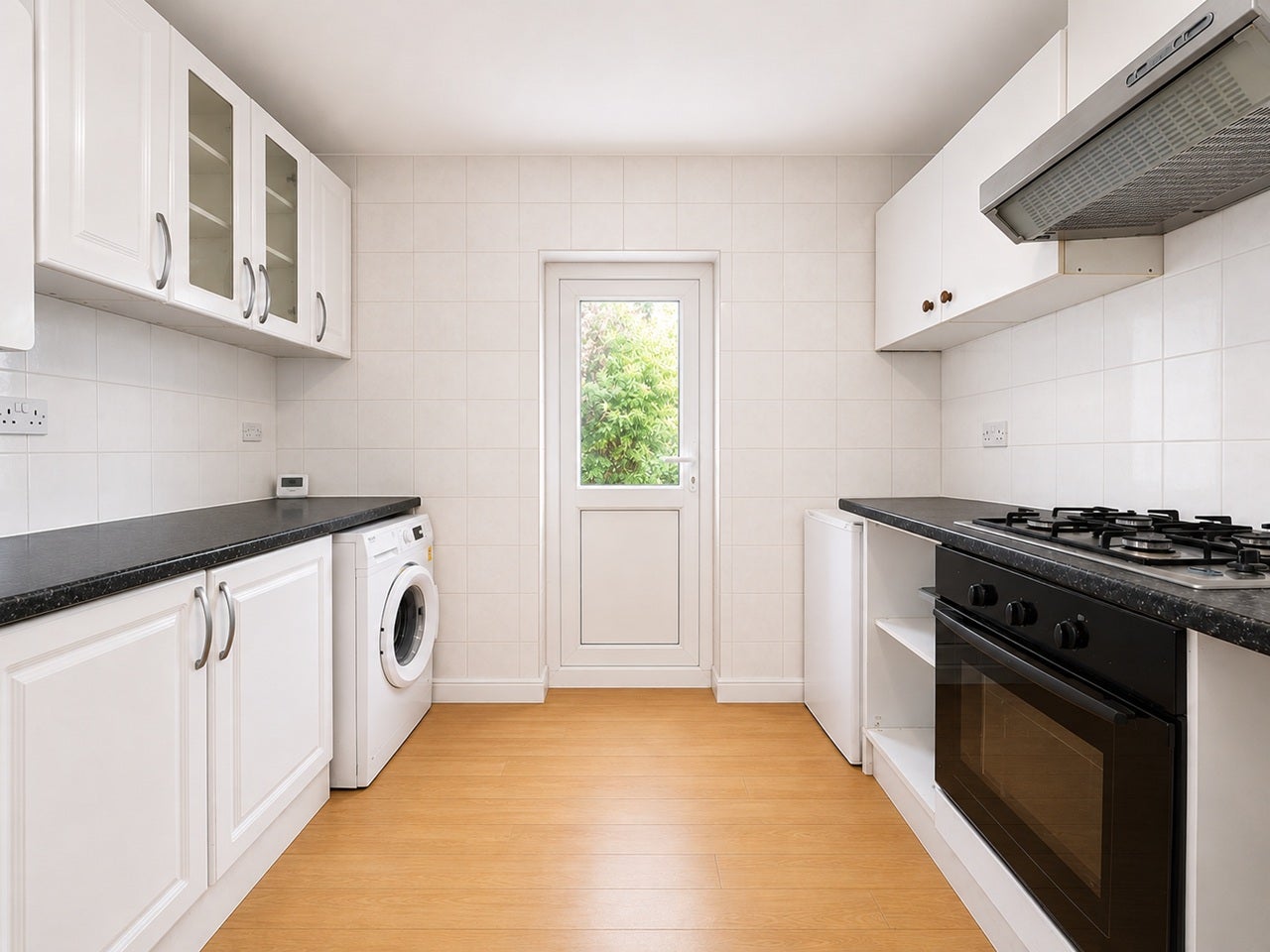 Flat Cheshunt Road in Greater London