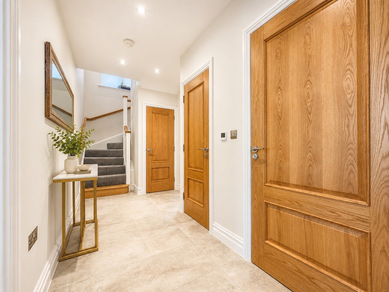 House Claremont Close in Mole Valley