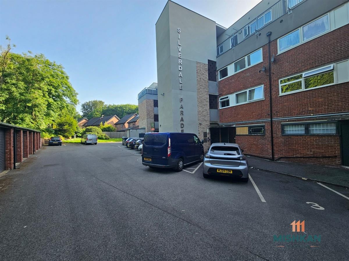 Flat Silverdale Road in Stockport