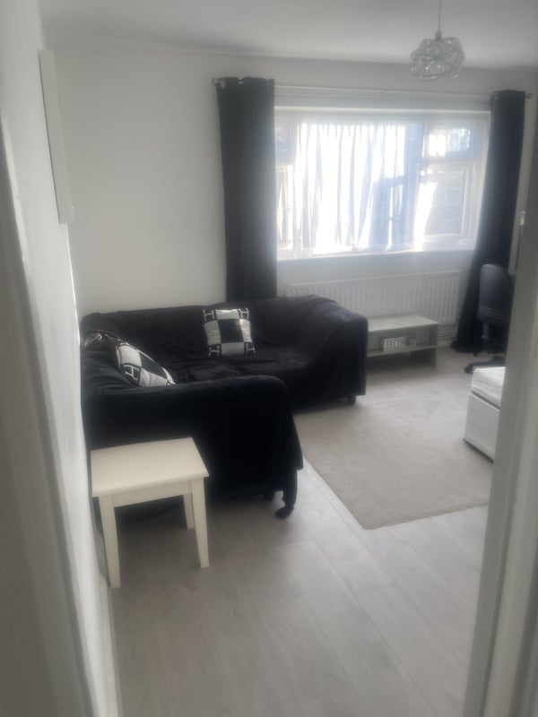 Flat Dacres Road in Greater London