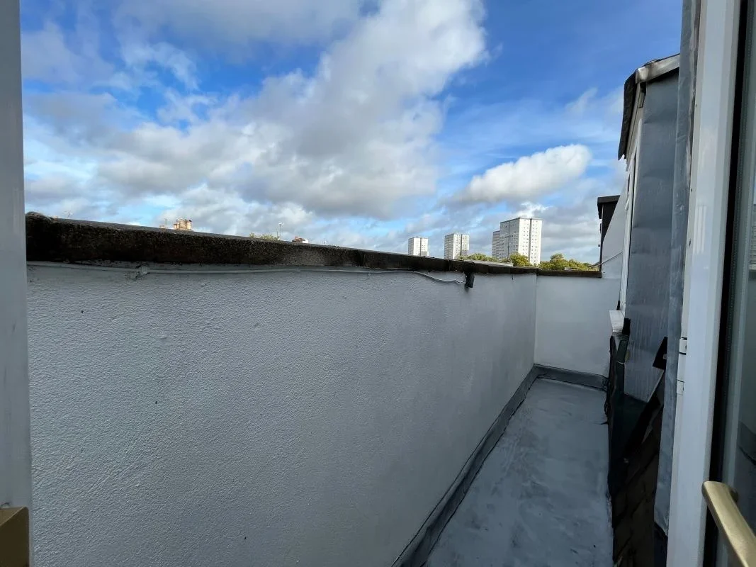 Flat Jackson Road in Greater London