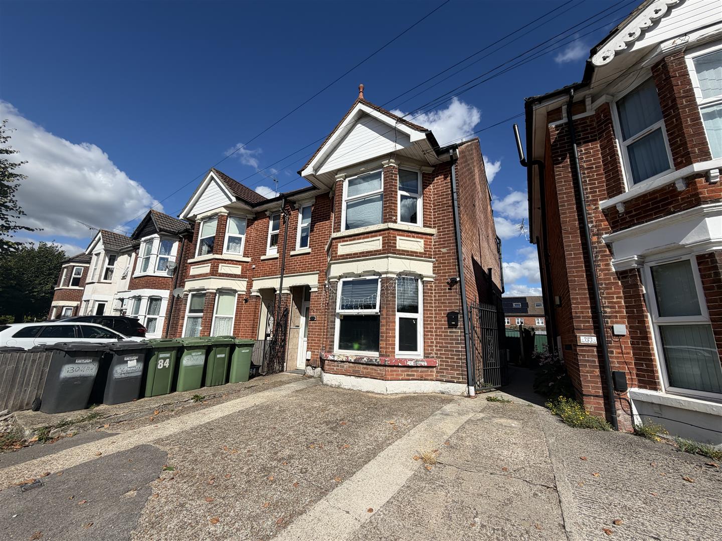 Flat Leigh Road in Eastleigh