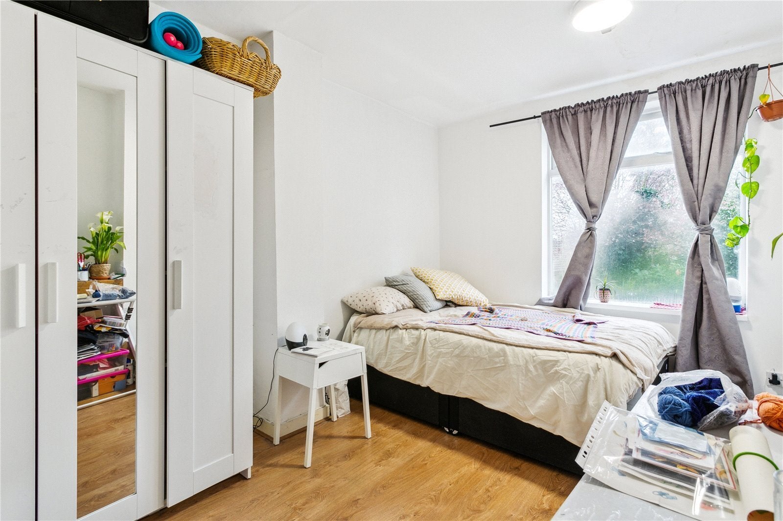 Flat Hazellville Road in Greater London